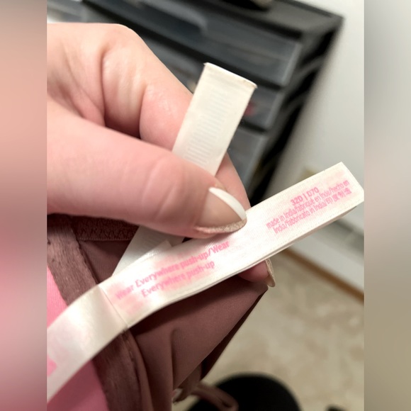 Victoria Secret Wear Everywhere PushUp TBack bra ; 32D. Gently Used. - Picture 2 of 3